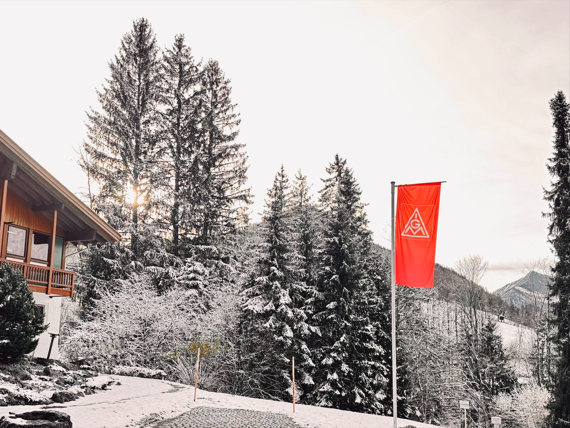 Haus Schnee Fahne 